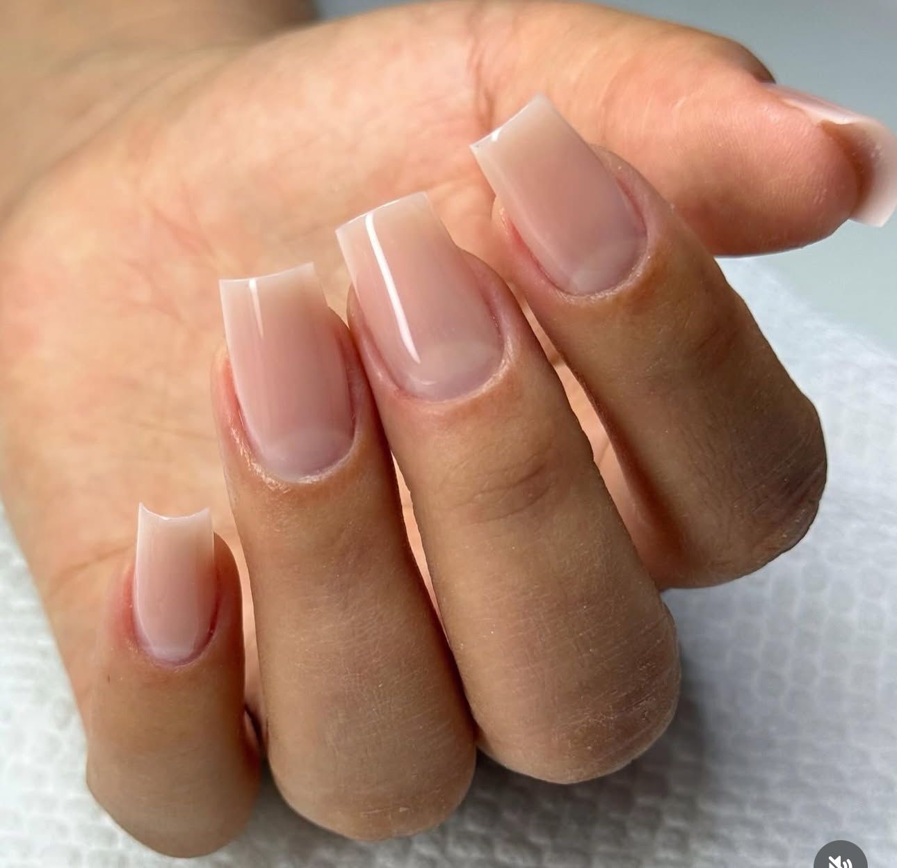 Unhas Com esmaltação Simples
